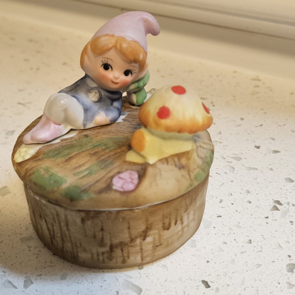 Vintage homco elf mushroom trinket box
